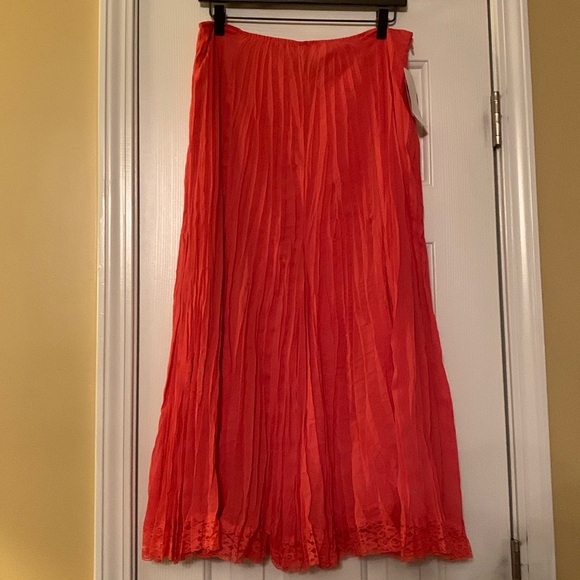 Clothing Co. Lined Persimmon A-line Midi Pleated Laced Hem Zipper. M - Picture 2 of 7
